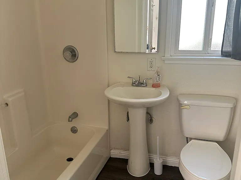 314 S Pine St #1/2 — Photo 4