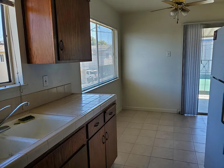 885 Burbank Dr #4 — Photo 4