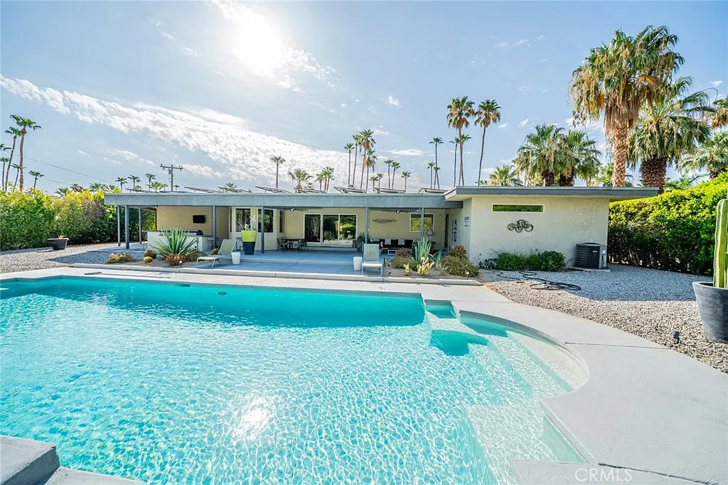 5 bed, 4434 sqft, $9,500 — Photo 1