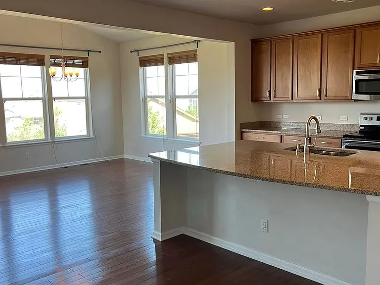 5069 S Ukraine St — Photo 2