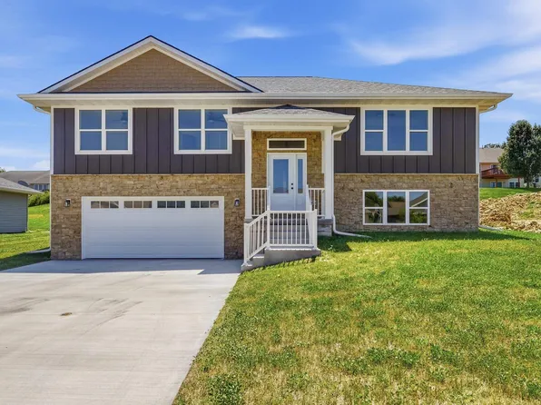 6100 Lynbrook Dr, Asbury, IA 52002