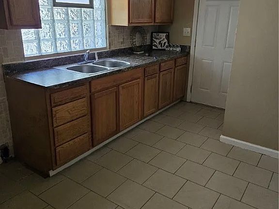 4th image of 5038 Queens Ave