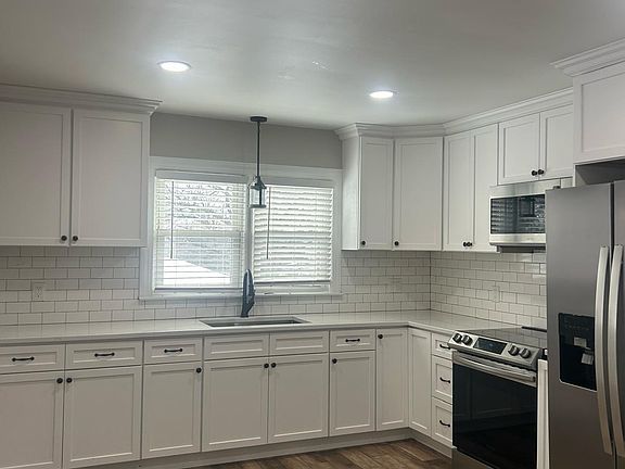 4th image of 82 Middlefield Ave #2