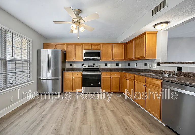 325 Shoshone Pl — Photo 2