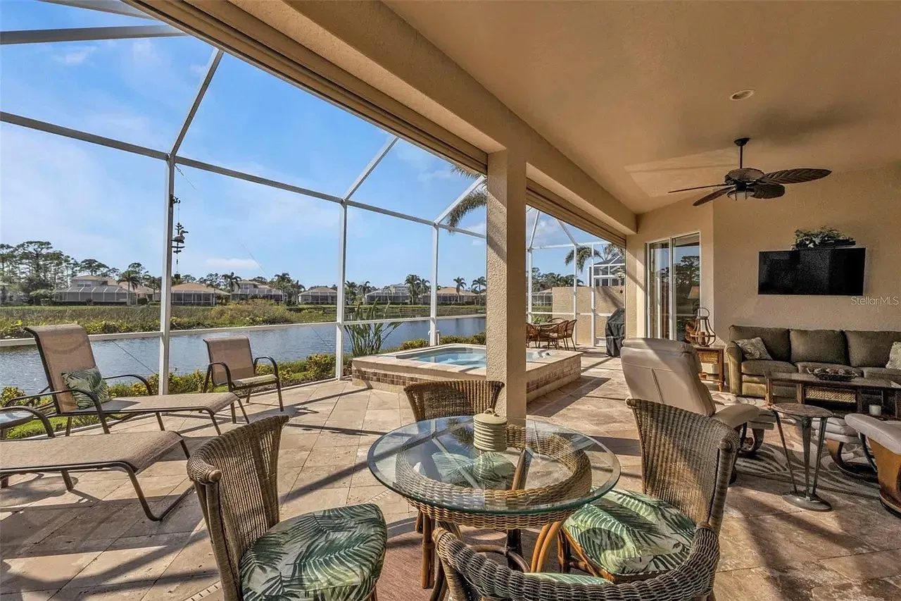 3 bed, 2344 sqft, $2,500 — Photo 3