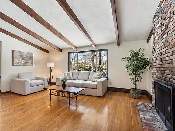 5th image of 27 Fox Run Rd