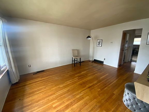 3rd image of 9132 S Emerald Ave