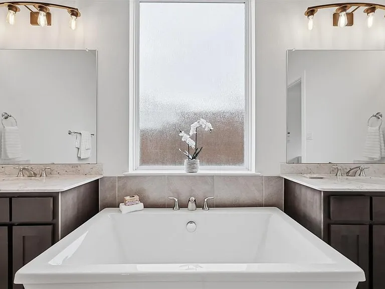 2020 Grey Bark St — Photo 25