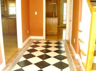 8 Hartson Cir, Hudson, NH 03051