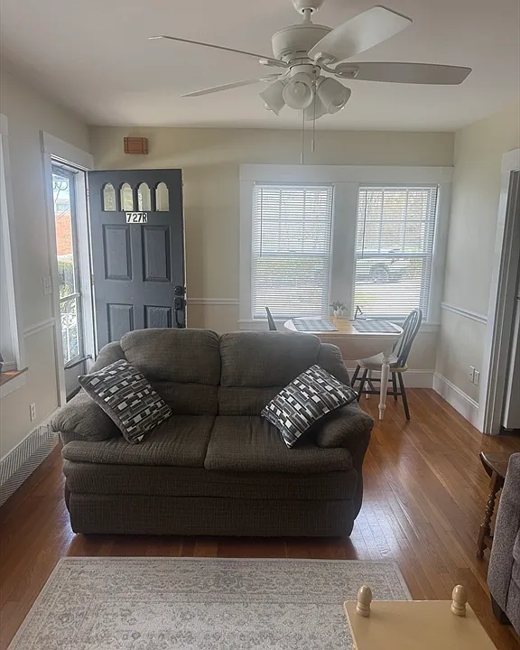 727 Main St #1