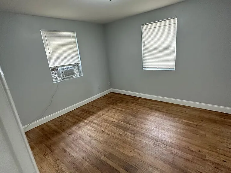 2100 Palafox St — Photo 12