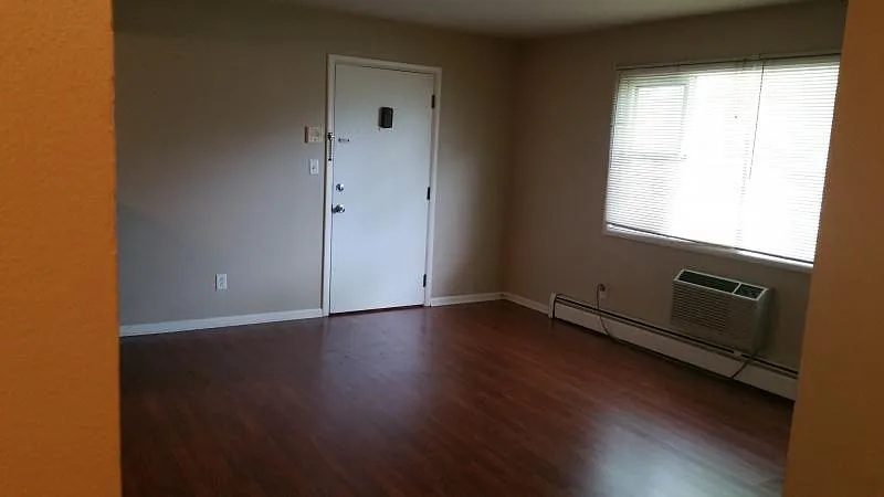 112 W Klubertanz Dr, APT #1 — Photo 2