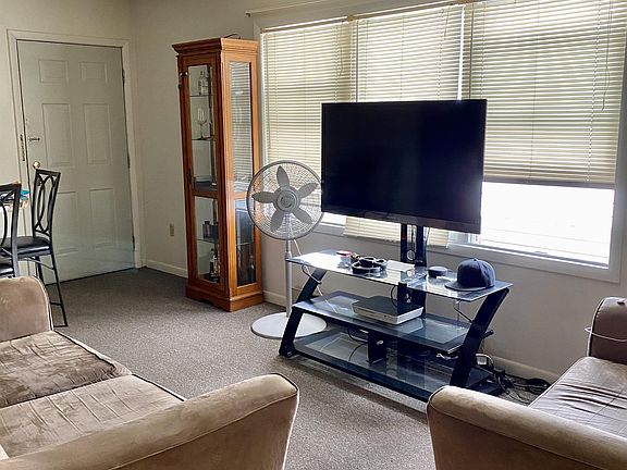 5th image of 110 Elm St #6