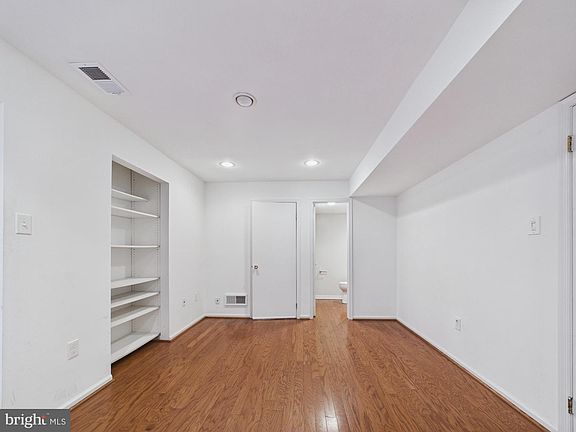 5th image of 2036 Appletree St