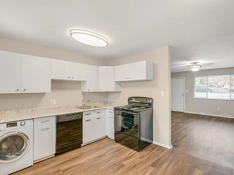 Bella Vista Apartments — Photo 2