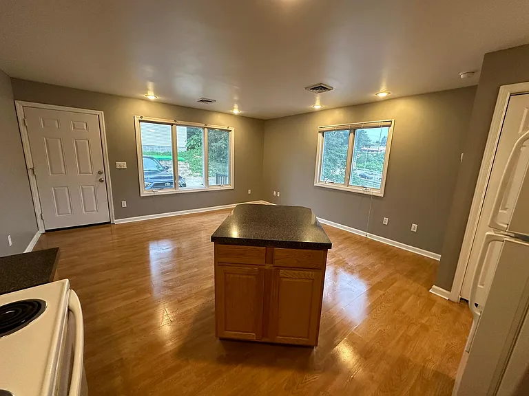 350 Boyers Ave #101 — Photo 9