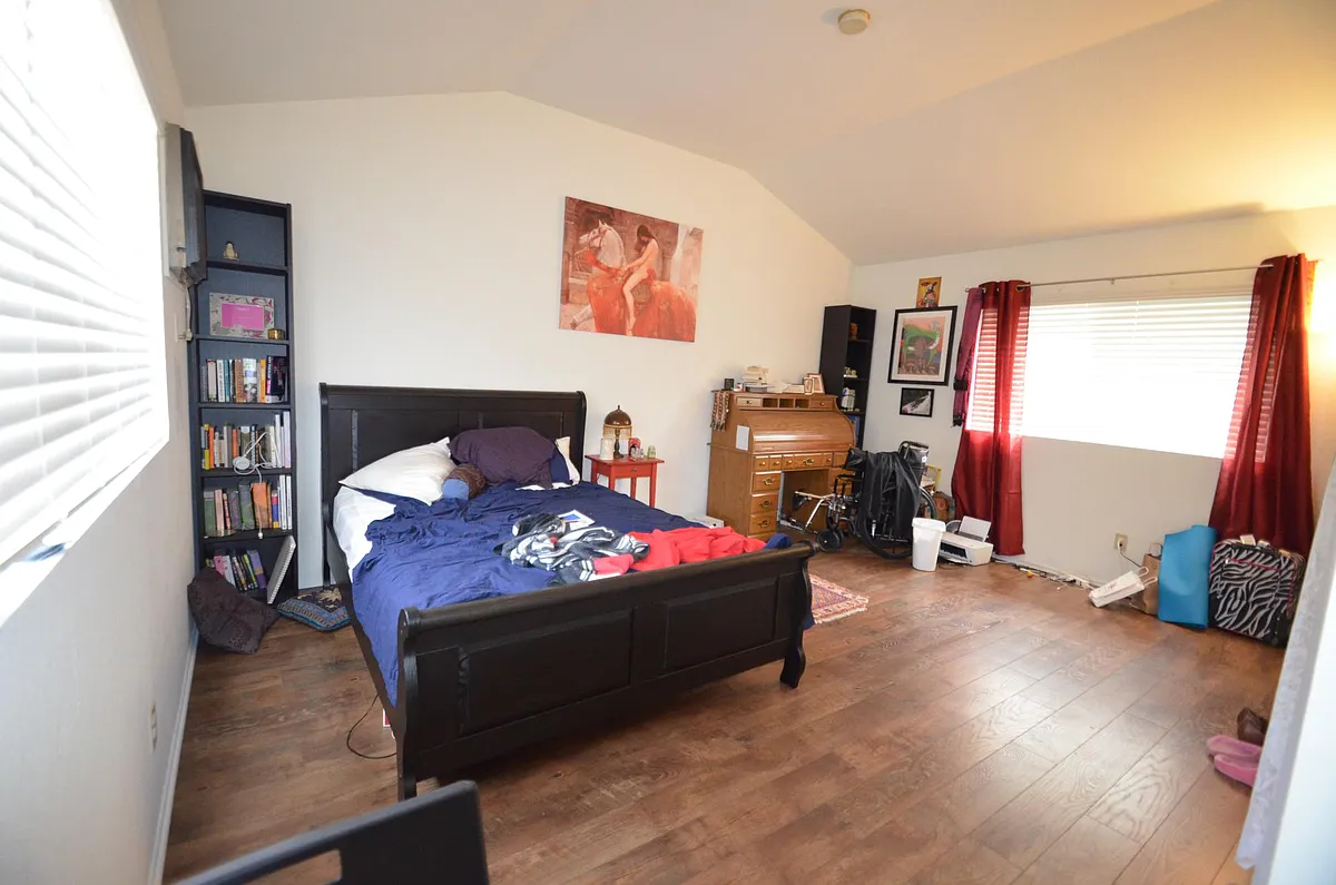Building Photo - 5723 Willowcrest Ave #5