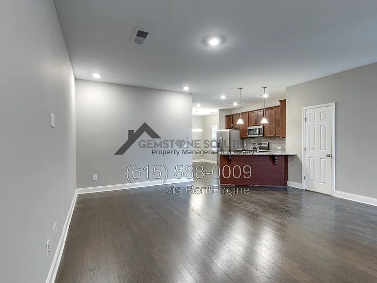 714 Hahn Ct — Photo 9