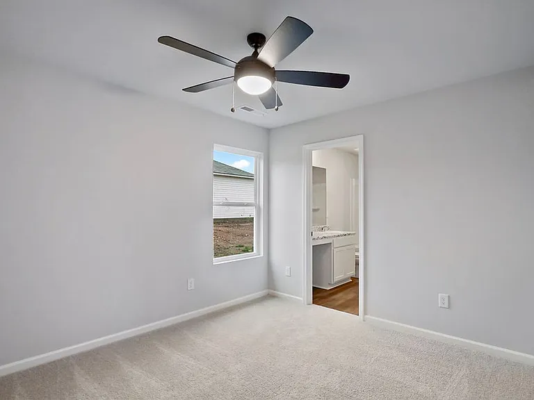 821 Ashford Dr — Photo 8