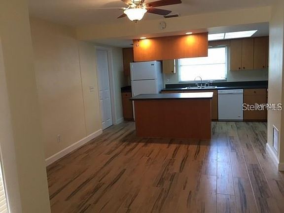 4th image of 1565 Long St