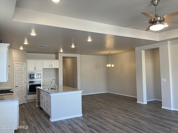 3rd image of 4649 Lotus Ave