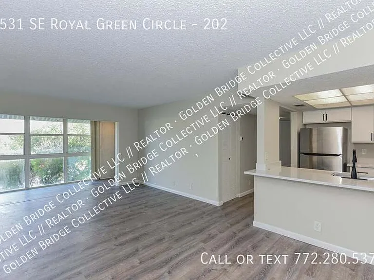 1531 SE Royal Green Cir #202 — Photo 7