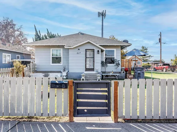 617 Harrison Ave, Sunnyside, WA 98944