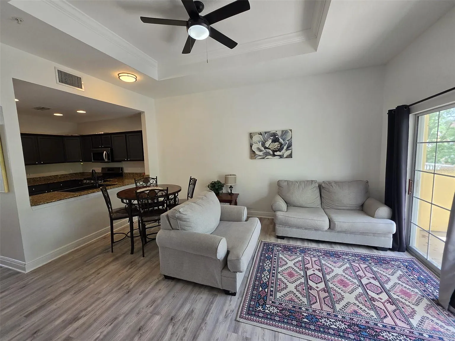3 bed, 3.0 bath, 2124 sqft, $2,350 — Photo 4