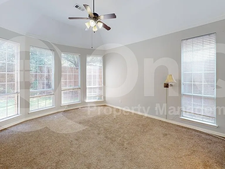 4536 Brenda Dr — Photo 8