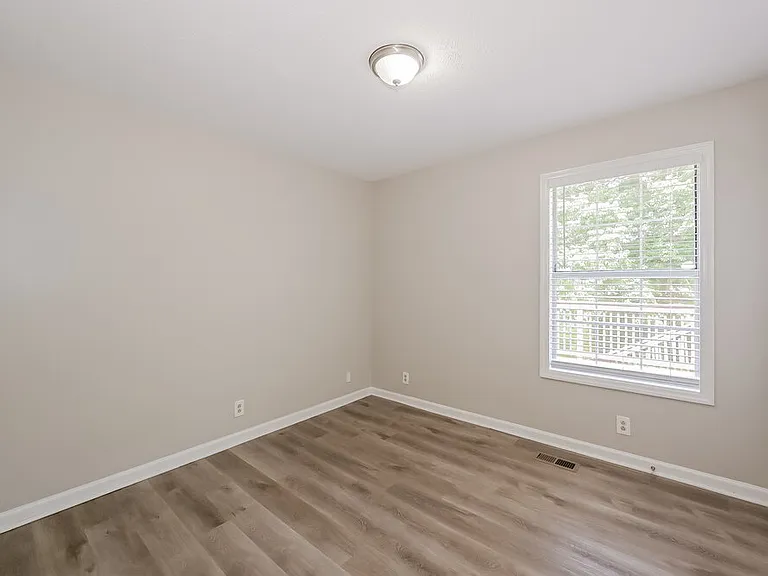 121 Lee Ct — Photo 13