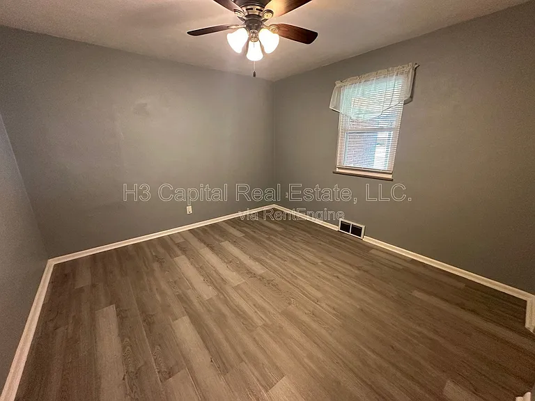 202 S Hilgard St — Photo 5