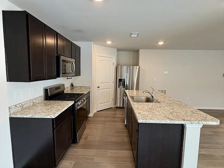 633 Currant Cir — Photo 8
