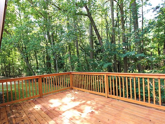 3rd image of 109 Heather Ln