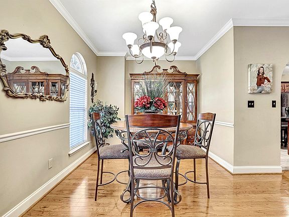 3rd image of 346 Scotland Dr