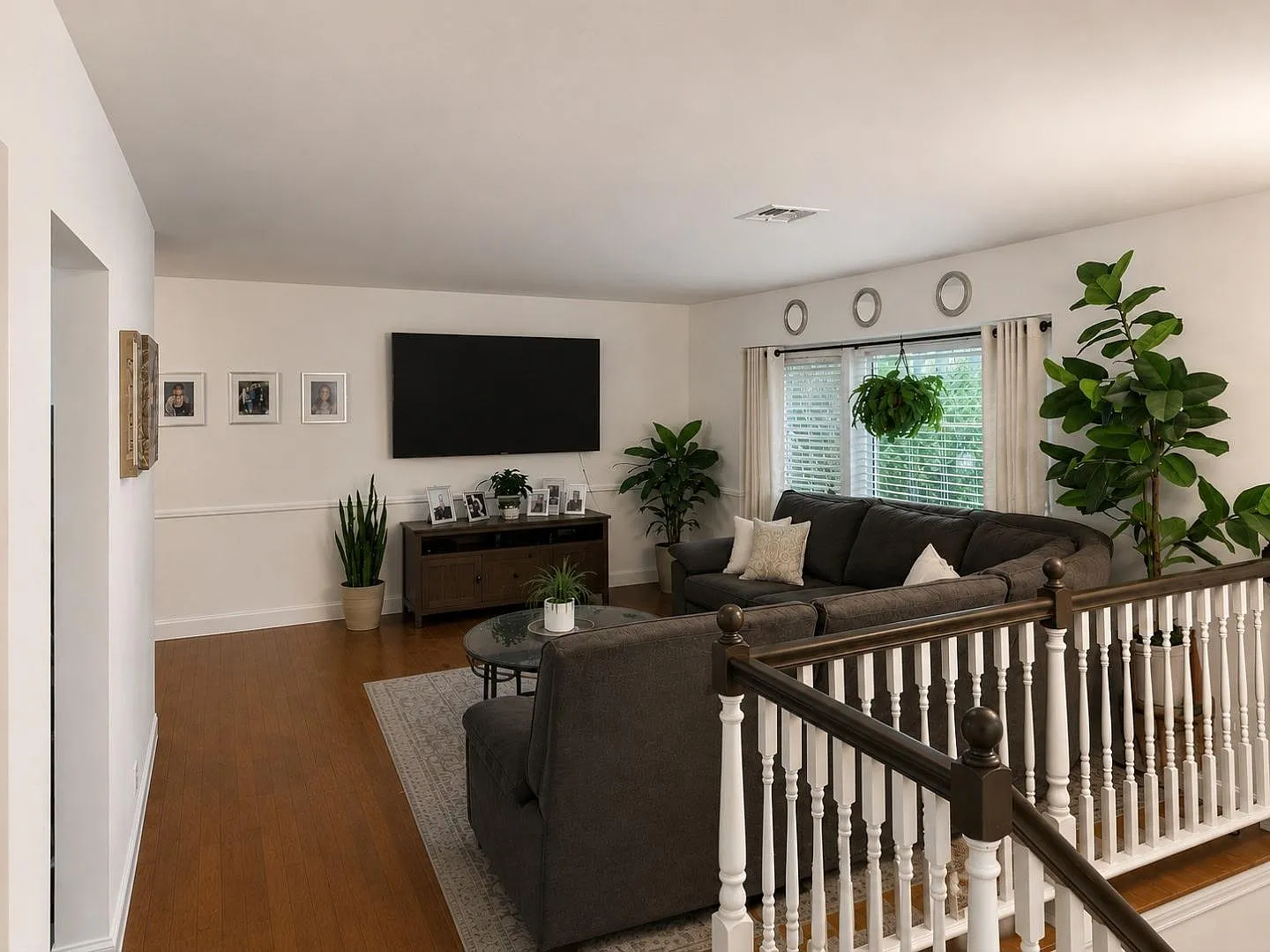 3 bed, 2500 sqft, $3,750 — Photo 3