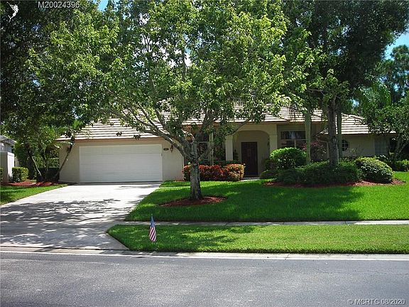 2nd image of 930 SW Lighthouse Dr