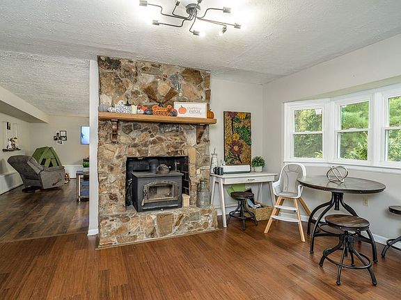 5th image of 286 Cider Barn Ln