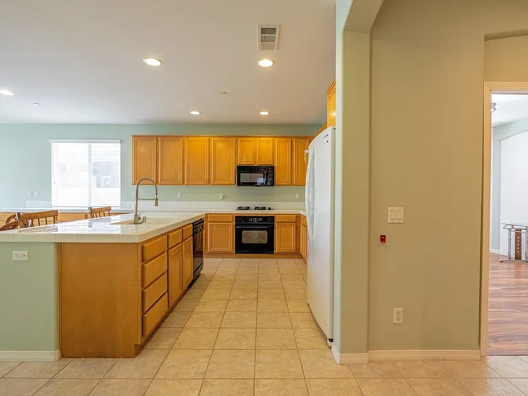 4036 Tournament Dr — Photo 14