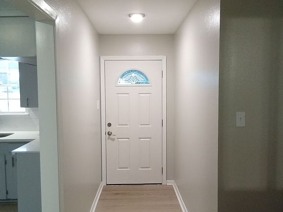 3rd image of 1114 Gayle St
