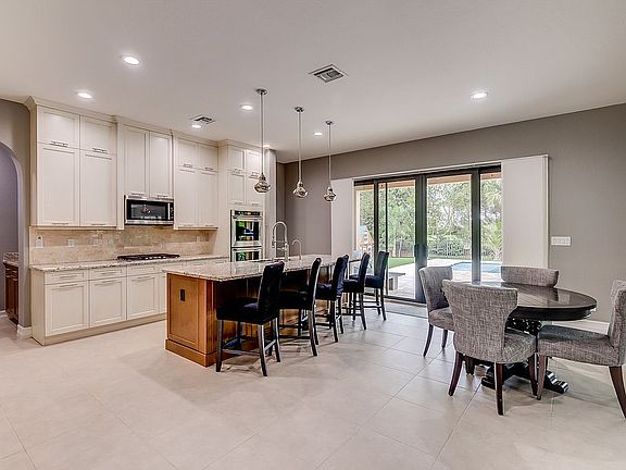 5th image of 8880 Watercrest Cir E