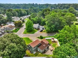 37 Old Barn Rd S, Stamford, CT 06905