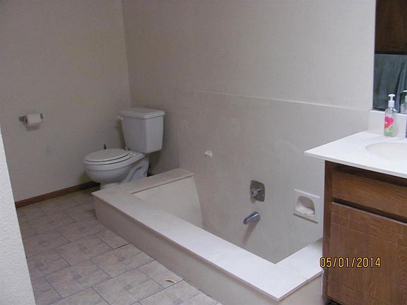 5th image of 2409-2411 James Dr
