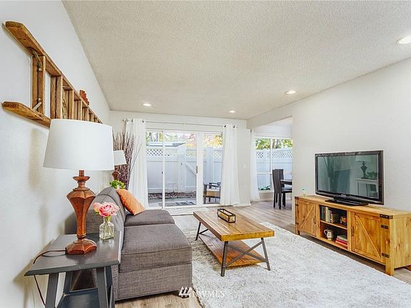 3rd image of 831 126th Pl NE APT B106