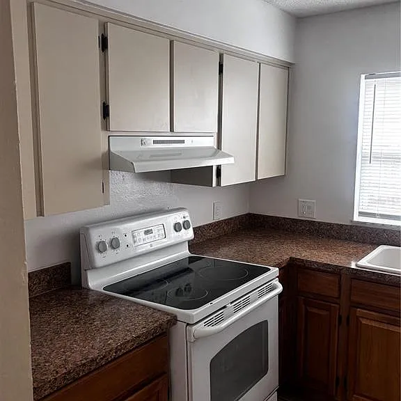 5529 La Salle Ct — Photo 5