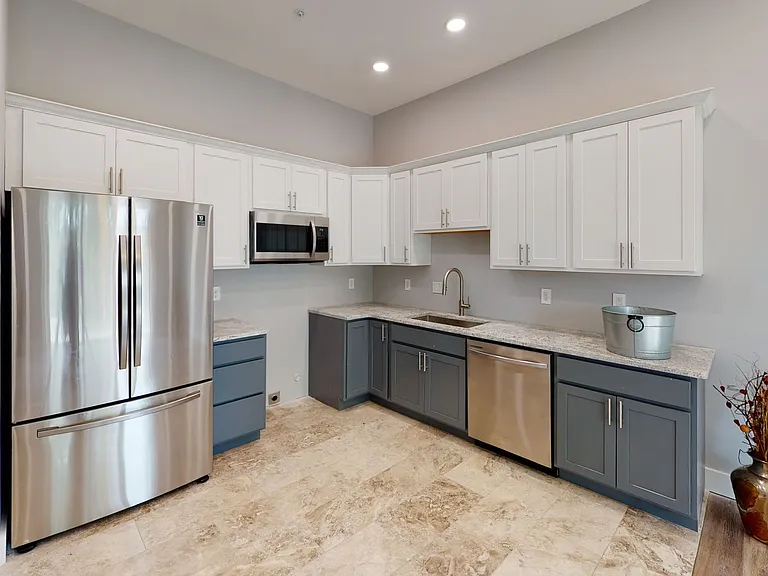 1117 Laurel Ave #102 — Photo 2
