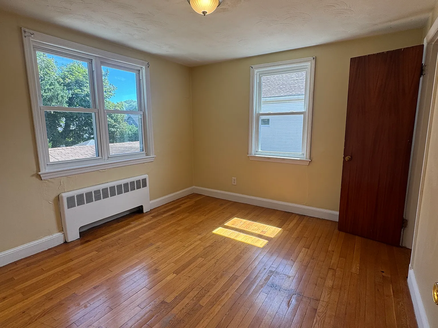 3 bed, 900 sqft, $2,900 — Photo 4