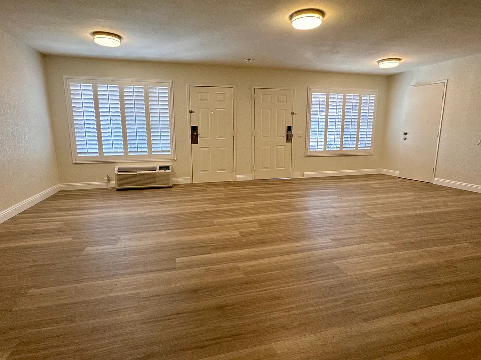 815 W San Ysidro Blvd #202