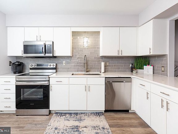 3rd image of 1005 Talon Dr #5