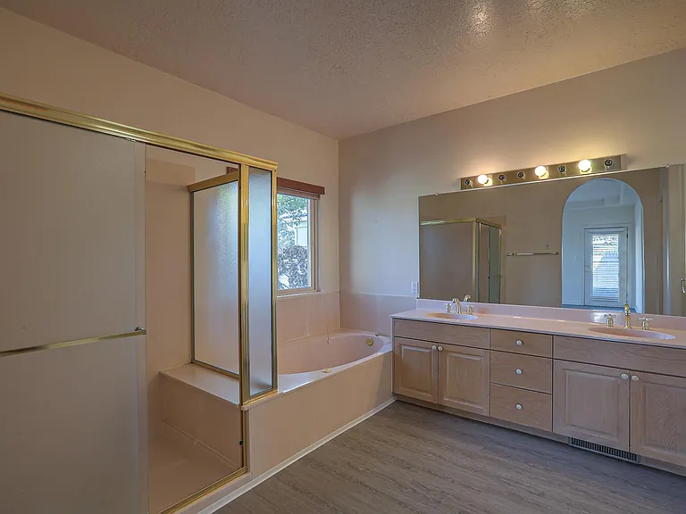 11240 Los Lagos NE — Photo 18
