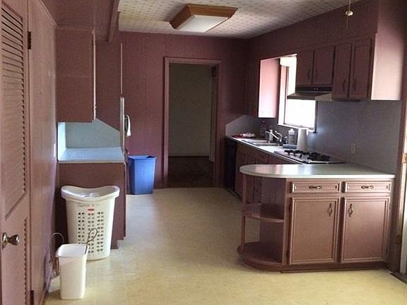5th image of 1213 Foster Ave